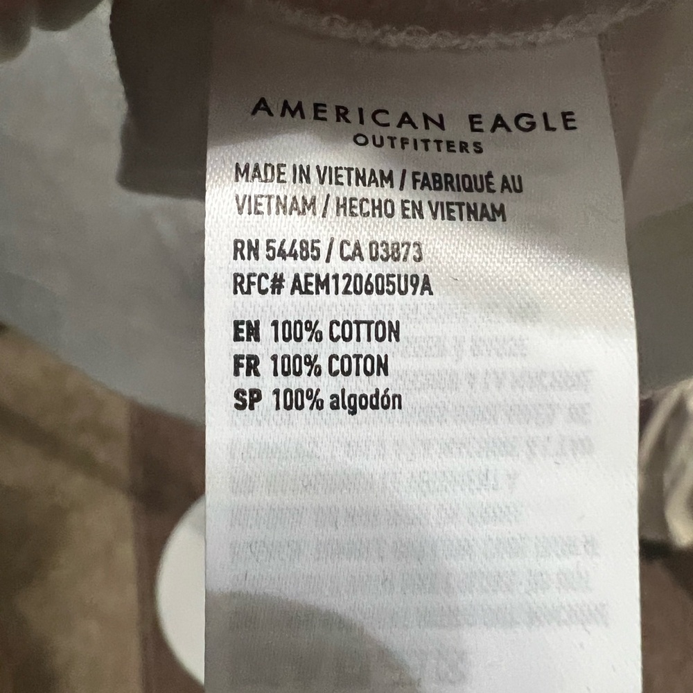 American Eagle 🦅 White Short Sleeve Holiday Graphic Tee - Picture 3 of 3